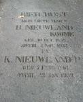 Nieuwland Krijn 1861-1939 + echtgenote (grafsteen).JPG